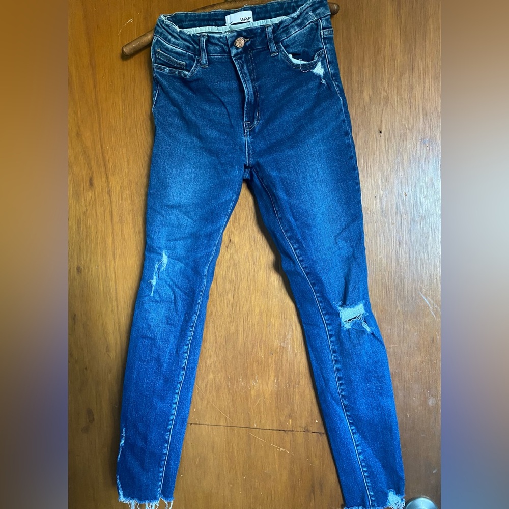 Sz 30 Vervet distressed skinny jeans